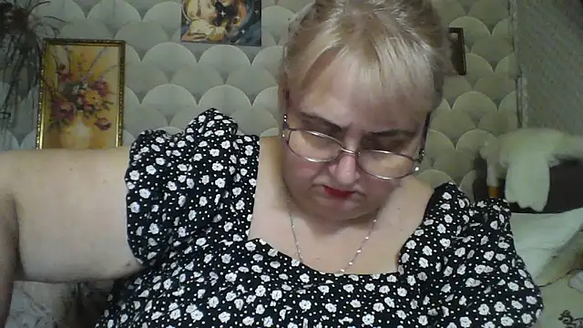 Snapshot of MarinaFarina53 chatting on 06/27/26, 06:29 MarinaFarina53 online show from 06/27/26, 06:29