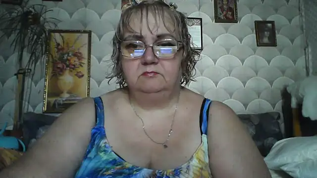 Snapshot of MarinaFarina53 chatting on 06/28/26, 05:02 MarinaFarina53 online show from 06/28/26, 05:02