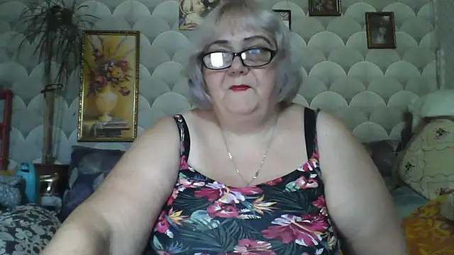 Snapshot of MarinaFarina53 chatting on 06/30/26, 06:03 MarinaFarina53 online show from 06/30/26, 06:03