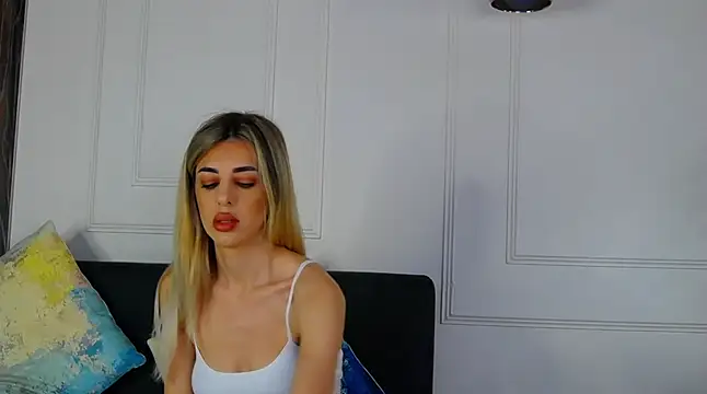 Snapshot of IvyLustt chatting on 06/25/26, 05:12 IvyLustt online show from 06/25/26, 05:12