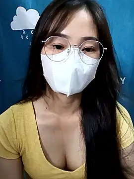 Snapshot of -Hena- chatting on 06/20/26, 07:33 -Hena- online show from 06/20/26, 07:33
