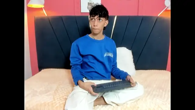 Snapshot of ero_boy40 chatting on 06/11/26, 03:59 ero boy40 online show from 06/11/26, 03:59