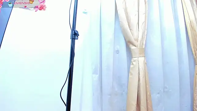 Snapshot of mia18___ chatting on 05/19/26, 09:21 mia18 online show from 05/19/26, 09:21