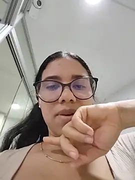 alanahot94 online show from 06/07/26, 12:37