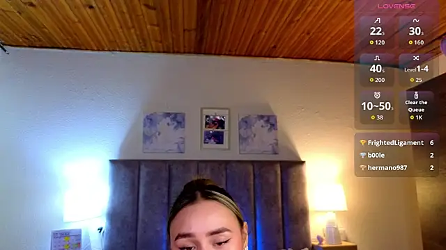 Snapshot of Victoria_Hils chatting on 07/14/26, 02:05 Victoria Hils online show from 07/14/26, 02:05