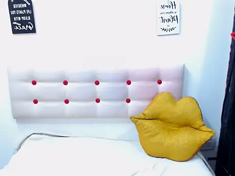 Snapshot of whitneynaugthyxxxx chatting on 06/20/26, 10:01 whitneynaugthyxxxx online show from 06/20/26, 10:01