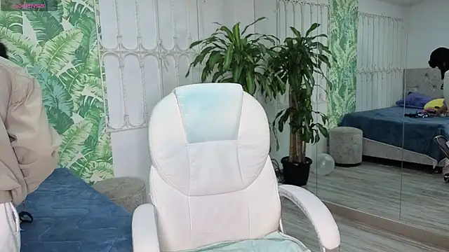 Snapshot of baby_julieta00 chatting on 06/19/26, 12:20 baby julieta00 online show from 06/19/26, 12:20