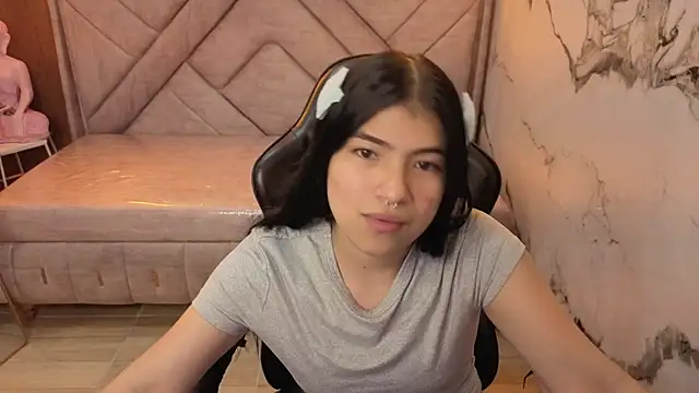 Snapshot of alesia_v_v chatting on 07/18/26, 03:11 alesia v v online show from 07/18/26, 03:11