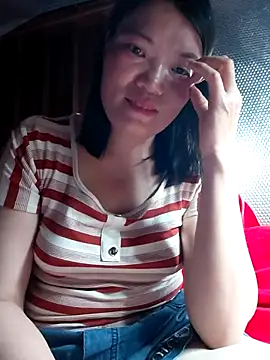 Snapshot of -Trici- chatting on 05/18/26, 06:14 -Trici- online show from 05/18/26, 06:14
