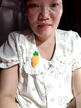 Snapshot of -Trici- chatting on 06/11/26, 03:43 -Trici- online show from 06/11/26, 03:43