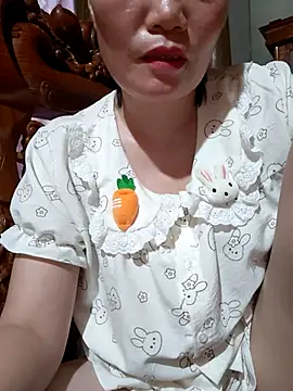 Snapshot of -Trici- chatting on 06/29/26, 11:32 -Trici- online show from 06/29/26, 11:32