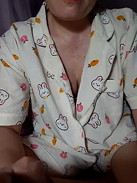 Snapshot of -Trici- chatting on 07/14/26, 10:26 -Trici- online show from 07/14/26, 10:26