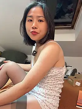 Snapshot of Iridessa- chatting on 08/04/26, 01:57 Iridessa- online show from 08/04/26, 01:57