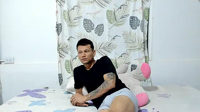 Snapshot of HannaSexMatheuw chatting on 06/28/26, 01:00 HannaSexMatheuw online show from 06/28/26, 01:00