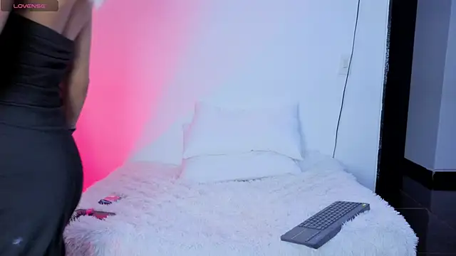 lily dark   online show from 06/10/26, 02:56