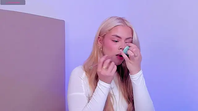 Alesssia Moon online show from 06/19/26, 12:31