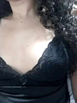 Snapshot of venuseyes25 chatting on 07/16/26, 01:11 venuseyes25 online show from 07/16/26, 01:11