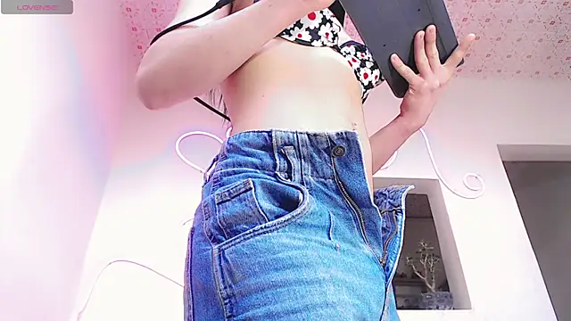 Snapshot of everlin_01 chatting on 07/26/26, 06:59 everlin 01 online show from 07/26/26, 06:59