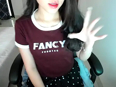 Snapshot of Linh_smile_ chatting on 06/30/26, 08:26 Linh smile online show from 06/30/26, 08:26