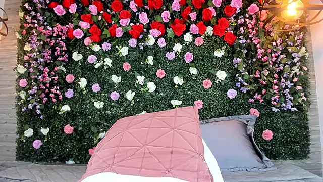 Snapshot of ViolettGracee chatting on 06/19/26, 12:53 ViolettGracee online show from 06/19/26, 12:53