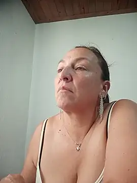 Snapshot of dangerous_milf chatting on 07/18/26, 04:44 dangerous milf online show from 07/18/26, 04:44
