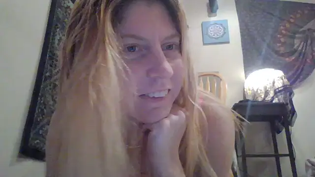 Snapshot of daddys_girl333 chatting on 07/18/26, 02:38 daddys girl333 online show from 07/18/26, 02:38