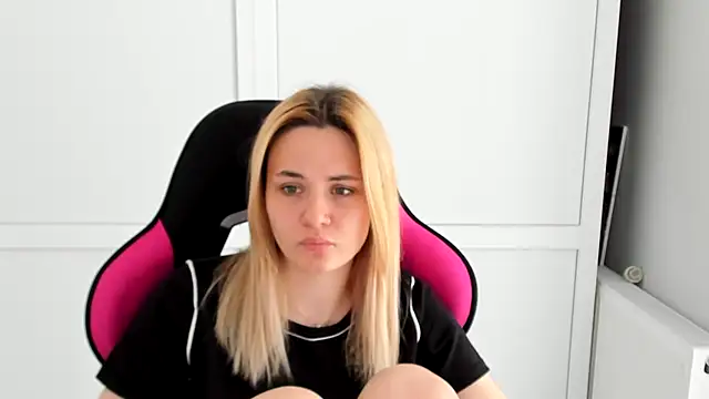 Emma starrs  online show from 05/17/26, 12:12