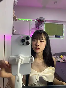 Snapshot of Lov3lily chatting on 06/08/26, 10:15 Lov3lily online show from 06/08/26, 10:15