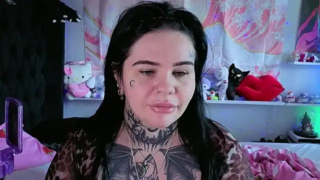 Snapshot of BigBootyHolly chatting on 07/17/26, 11:39 BigBootyHolly online show from 07/17/26, 11:39