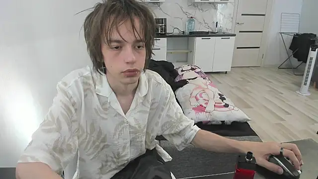 Snapshot of Nolan_Sagee chatting on 06/13/26, 05:16 Nolan Sagee online show from 06/13/26, 05:16