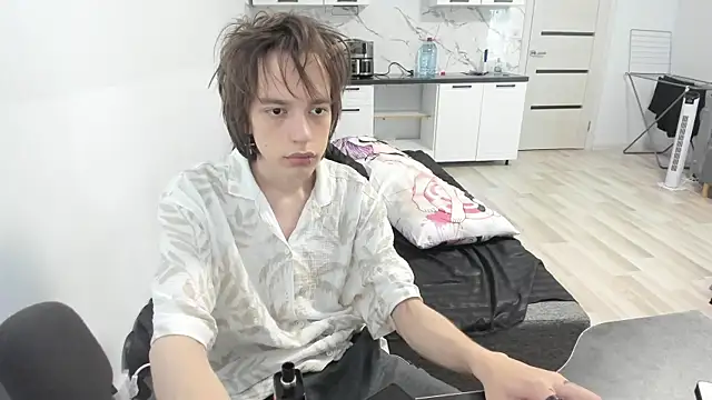Snapshot of Nolan_Sagee chatting on 06/14/26, 07:10 Nolan Sagee online show from 06/14/26, 07:10