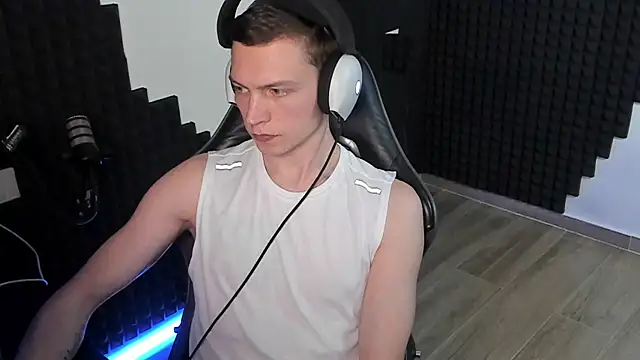 More than friend online show from 05/10/26, 07:08
