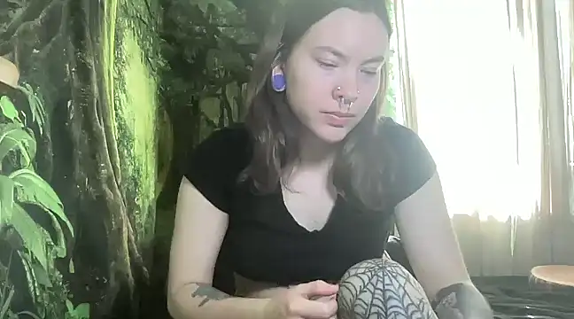 mo0ngoddess online show from 02/15/25, 10:42