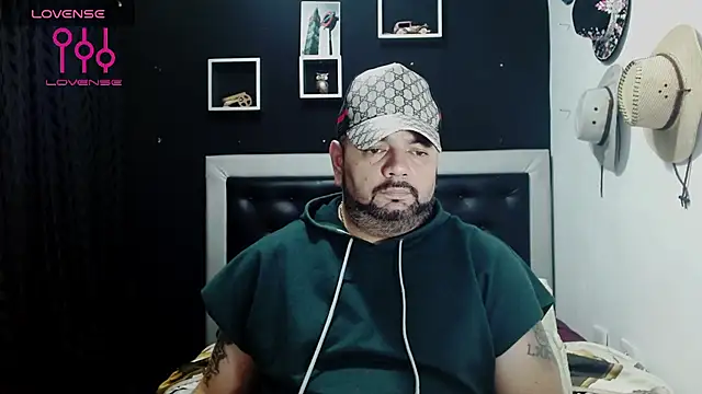 Snapshot of perverseveteranmanxxx chatting on 12/13/24, 04:54 perverseveteranmanxxx online show from 12/13/24, 04:54