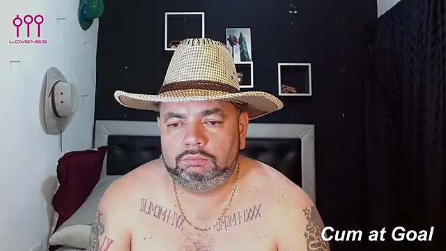 Snapshot of perverseveteranmanxxx chatting on 01/20/25, 11:32 perverseveteranmanxxx online show from 01/20/25, 11:32