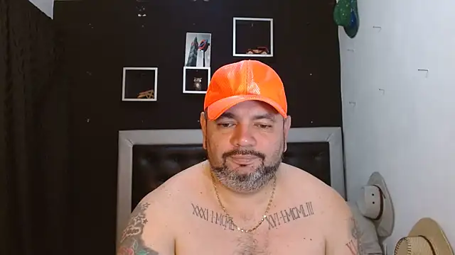 Snapshot of perverseveteranmanxxx chatting on 02/02/25, 11:21 perverseveteranmanxxx online show from 02/02/25, 11:21