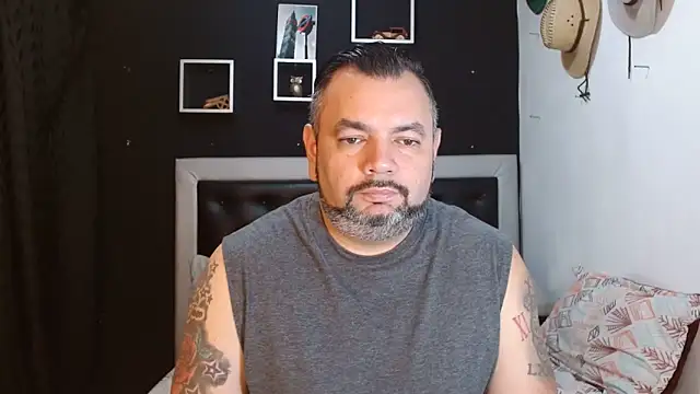 Snapshot of perverseveteranmanxxx chatting on 02/04/25, 02:07 perverseveteranmanxxx online show from 02/04/25, 02:07