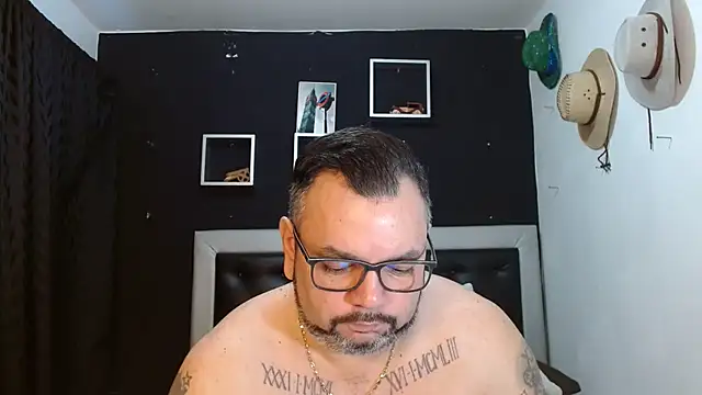 Snapshot of perverseveteranmanxxx chatting on 02/04/25, 02:53 perverseveteranmanxxx online show from 02/04/25, 02:53