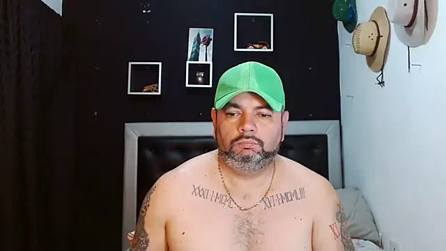 Snapshot of perverseveteranmanxxx chatting on 02/11/25, 11:44 perverseveteranmanxxx online show from 02/11/25, 11:44
