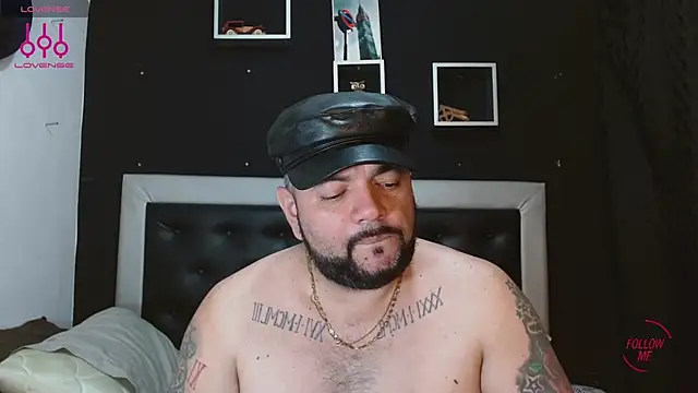 Snapshot of perverseveteranmanxxx chatting on 03/23/25, 03:21 perverseveteranmanxxx online show from 03/23/25, 03:21