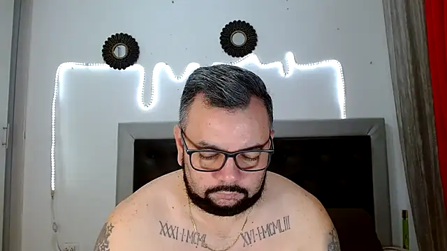 Snapshot of perverseveteranmanxxx chatting on 09/19/25, 04:51 perverseveteranmanxxx online show from 09/19/25, 04:51