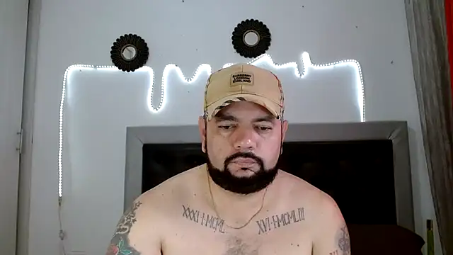 Snapshot of perverseveteranmanxxx chatting on 09/25/25, 04:11 perverseveteranmanxxx online show from 09/25/25, 04:11
