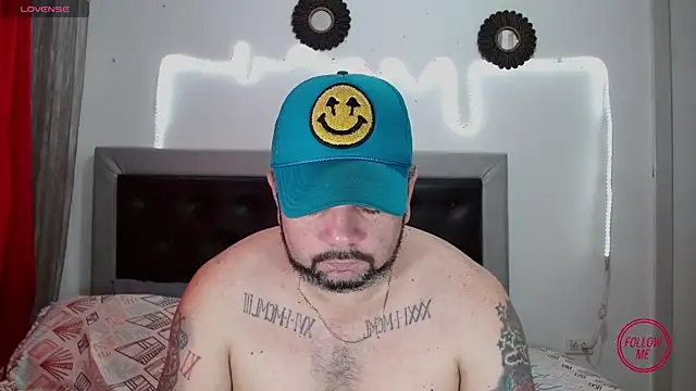 Snapshot of perverseveteranmanxxx chatting on 10/22/25, 02:39 perverseveteranmanxxx online show from 10/22/25, 02:39