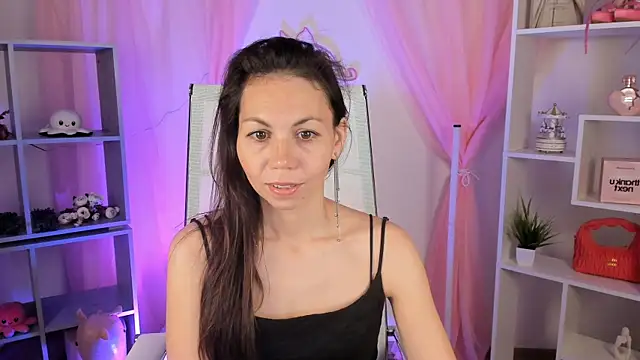 TrasyMorris online show from 05/18/26, 04:07