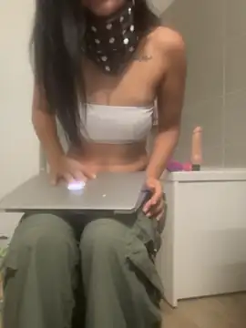 Snapshot of PoussiereOrientale chatting on 06/03/26, 10:48 PoussiereOrientale online show from 06/03/26, 10:48