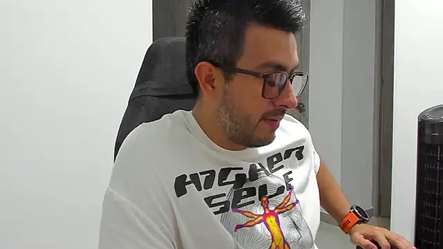 Snapshot of LucaBorbon chatting on 05/12/26, 11:57 LucaBorbon online show from 05/12/26, 11:57