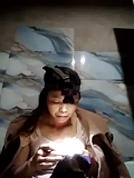 Snapshot of Mai-lan chatting on 05/11/26, 01:06 Mai-lan online show from 05/11/26, 01:06