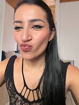 Snapshot of Charlottee01- chatting on 06/08/26, 07:36 Charlottee01- online show from 06/08/26, 07:36