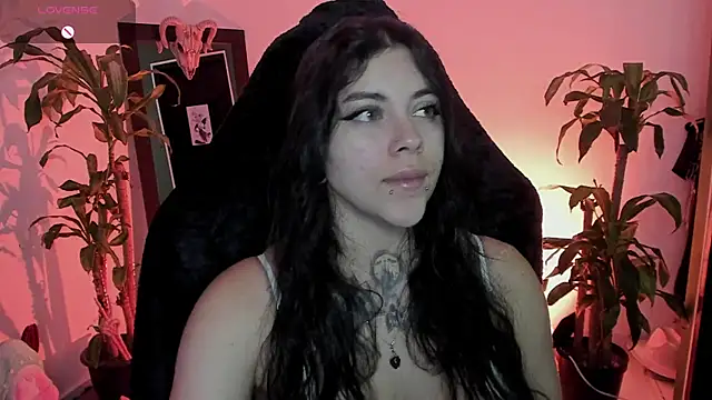 Snapshot of MissCharlottte_18 chatting on 07/08/26, 04:06 MissCharlottte 18 online show from 07/08/26, 04:06