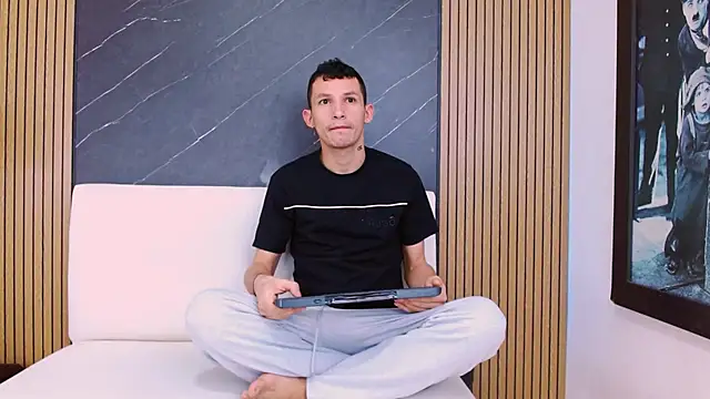 Isak Berekoa online show from 06/30/26, 11:00